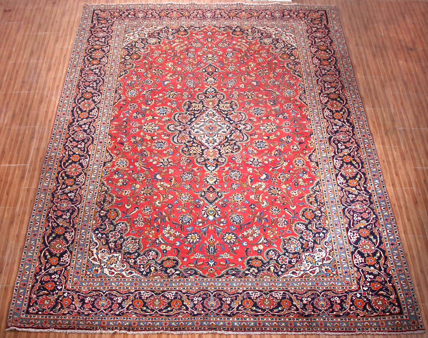 Kashan Persian Rug, 305 X 415 cm room view