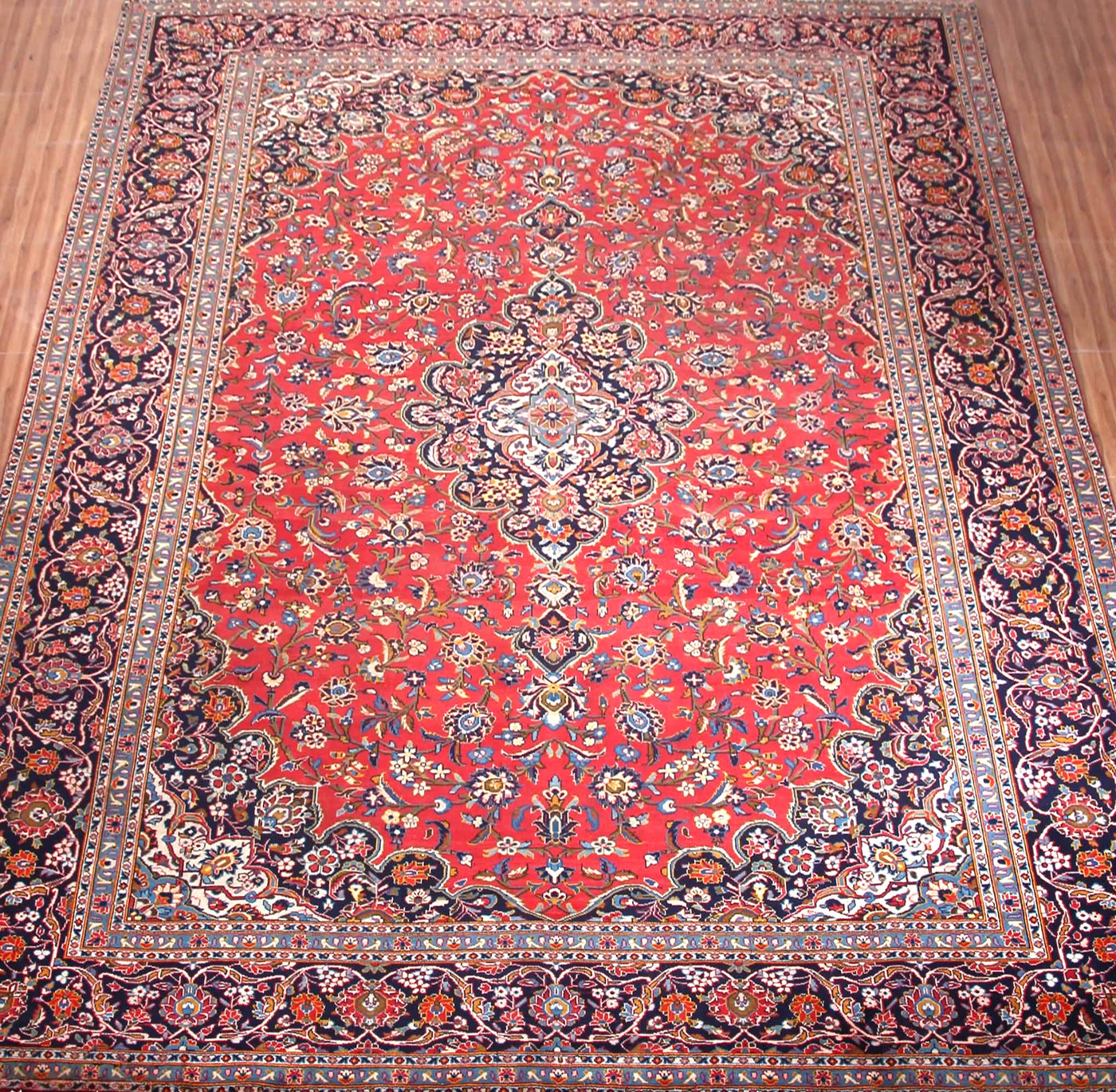 Kashan Persian Rug, 305 X 415 cm full rug view