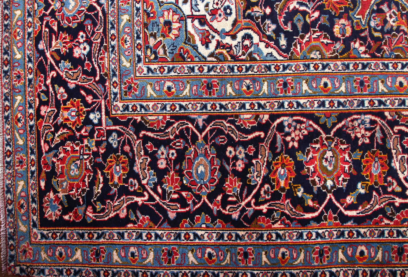 Kashan Persian Rug, 305 X 415 cm border detail