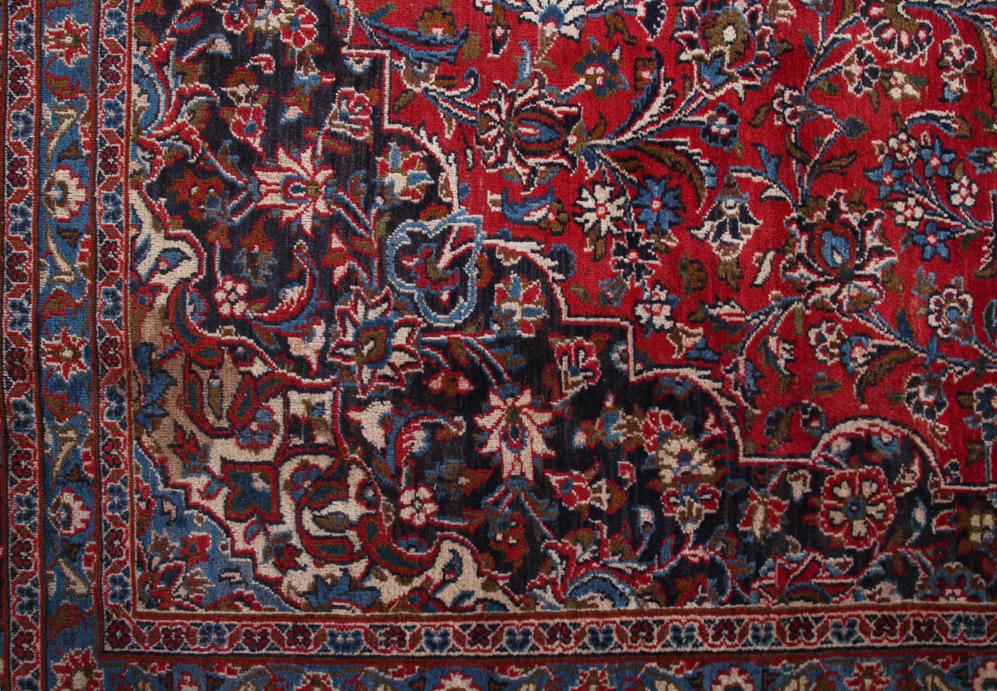 Mashad Persian Rug, 300 x 385 cm border detail
