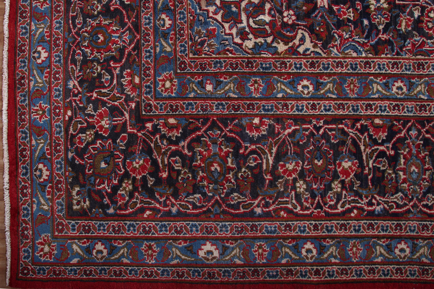 Mashad Persian Rug, 300 x 385 cm border