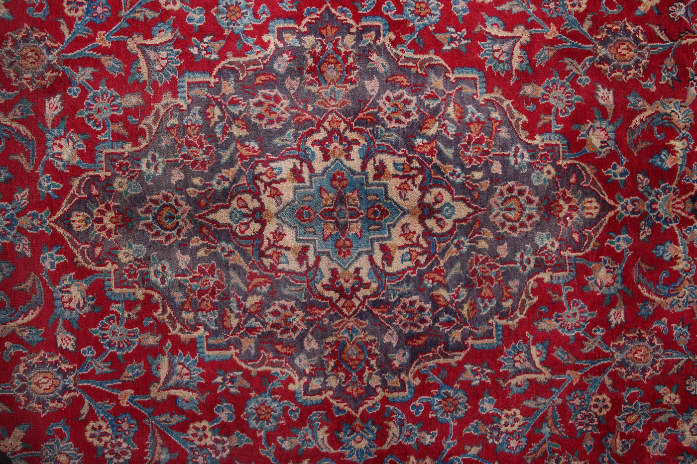 Mashad Persian Rug, 283 x 393 cm medallion detail