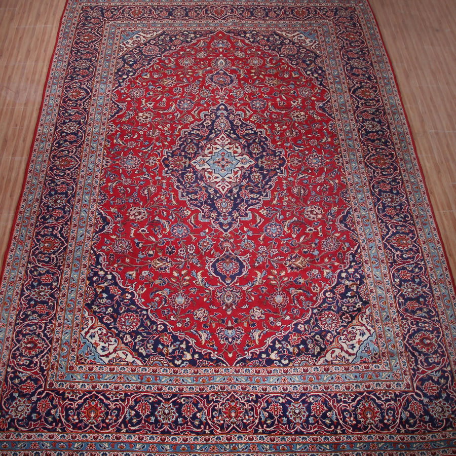 Kashan Persian Rug, 293 X 396 cm full rug view