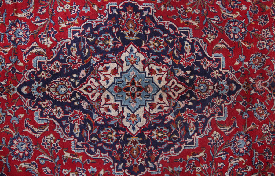 Kashan Persian Rug, 293 X 396 cm medallion detail
