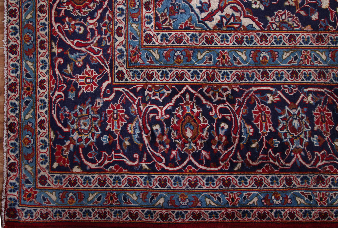 Kashan Persian Rug, 293 X 396 cm border detail