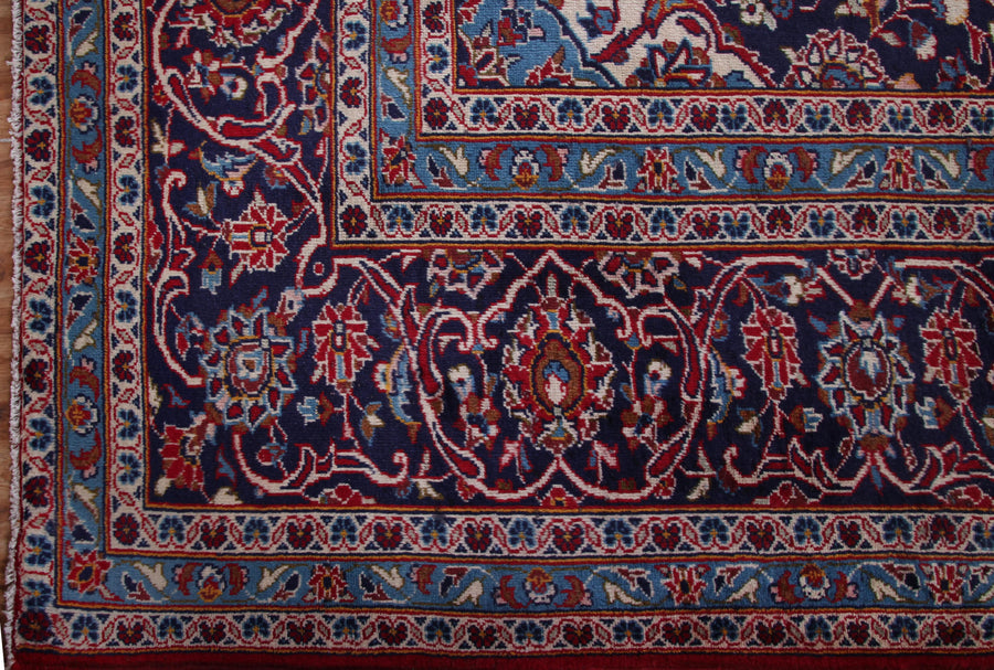 Kashan Persian Rug, 293 X 396 cm border detail