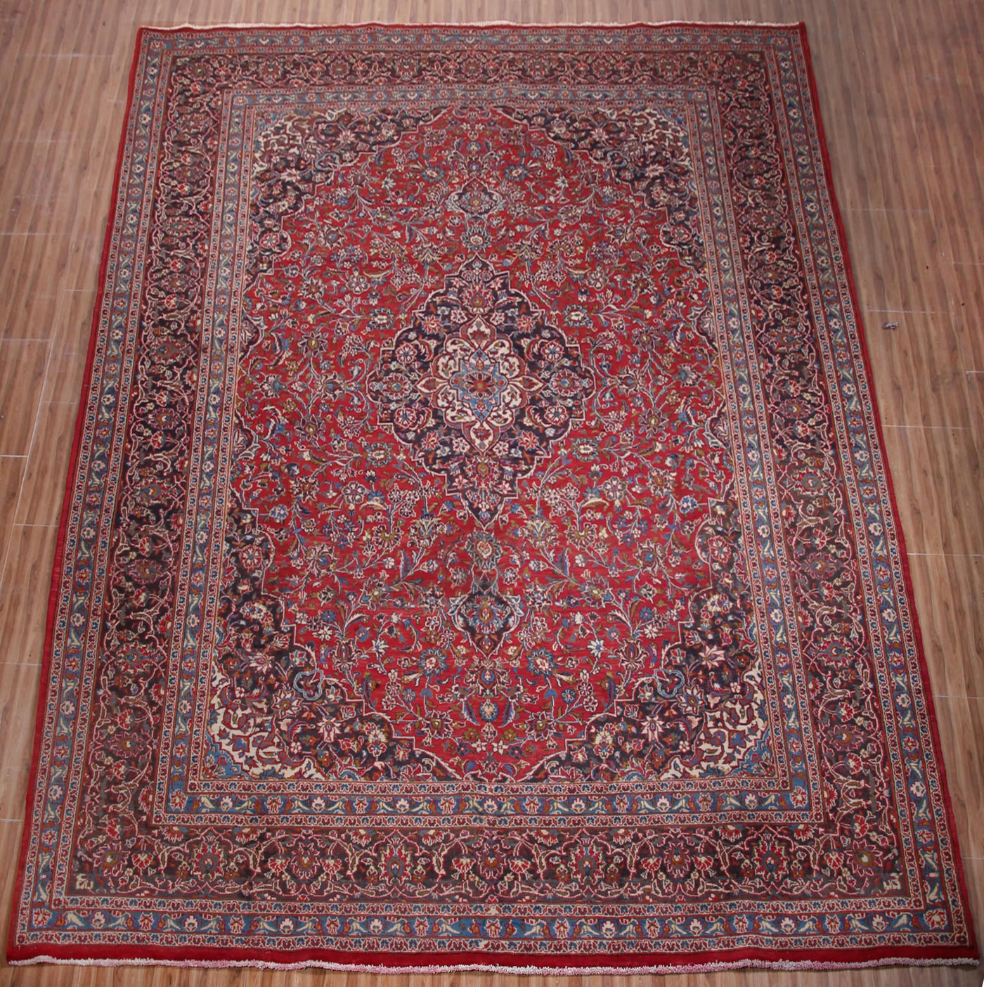 Mashad Persian Rug, 295 x 380 cm room view