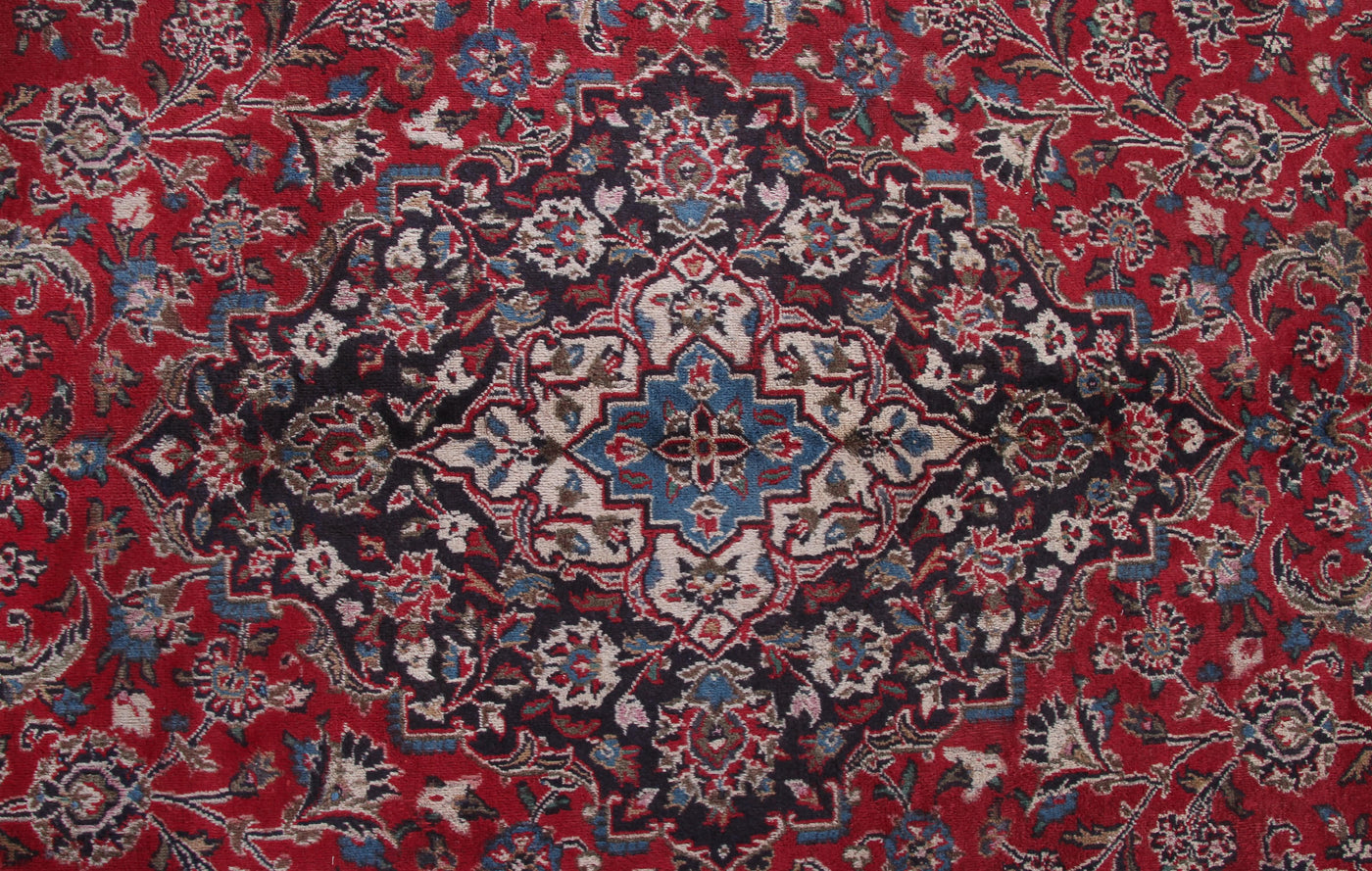 Mashad Persian Rug, 295 x 380 cm medallion detail