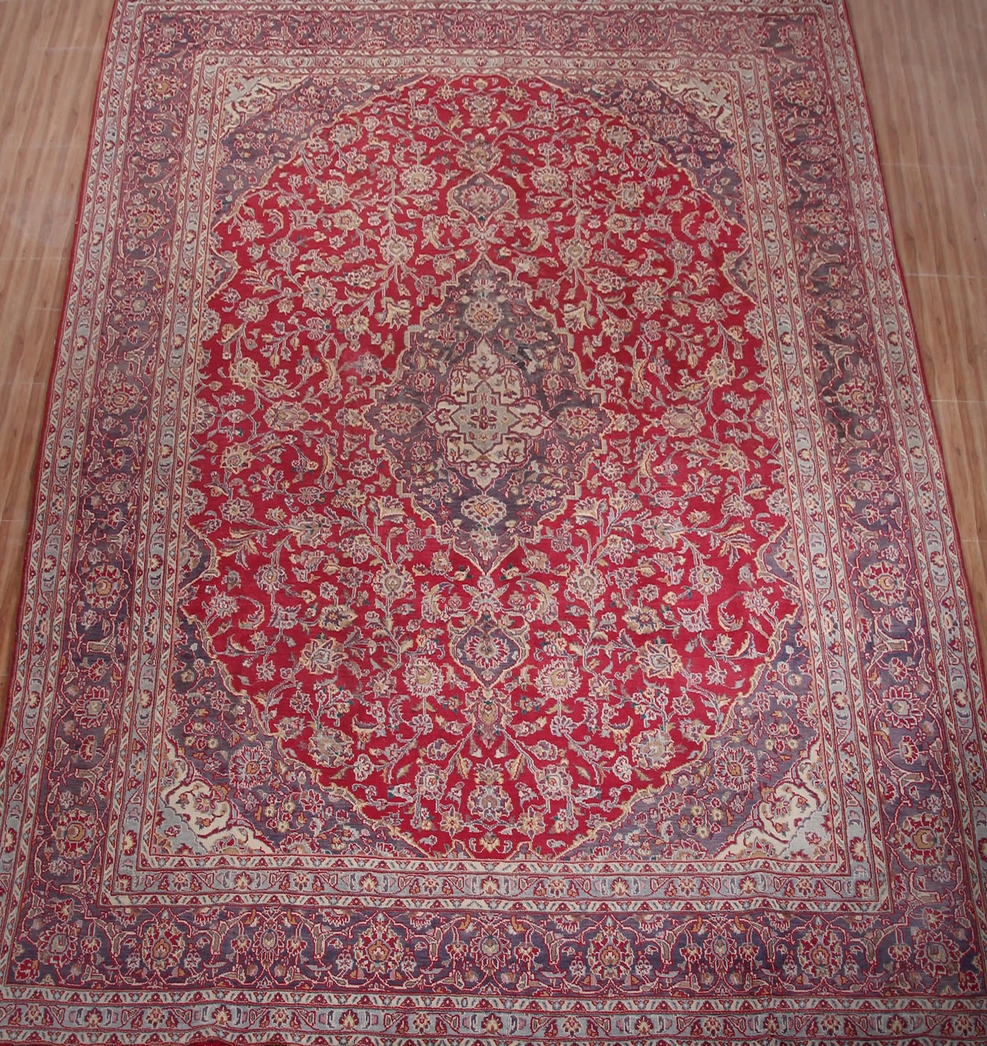 Mashad Persian Rug, 285 x 382 cm full rug view