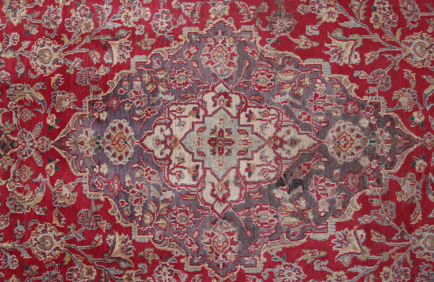 Mashad Persian Rug, 285 x 382 cm medallion detail