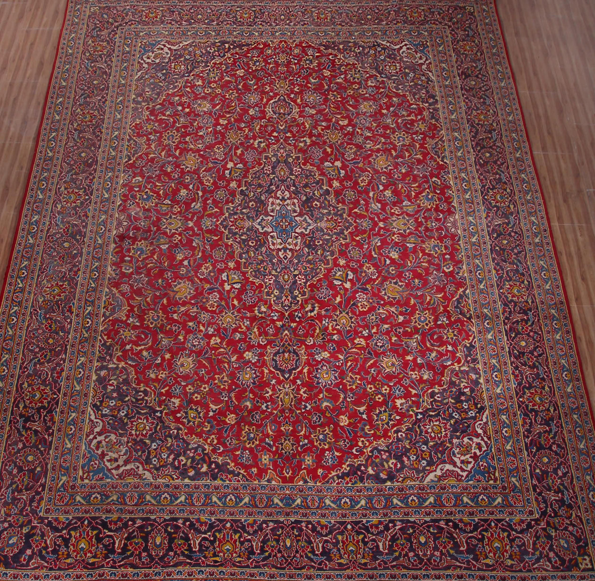 Mashad Persian Rug, 290 x 390 cm full rug view