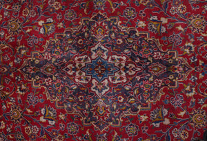 Mashad Persian Rug, 290 x 390 cm medallion detail