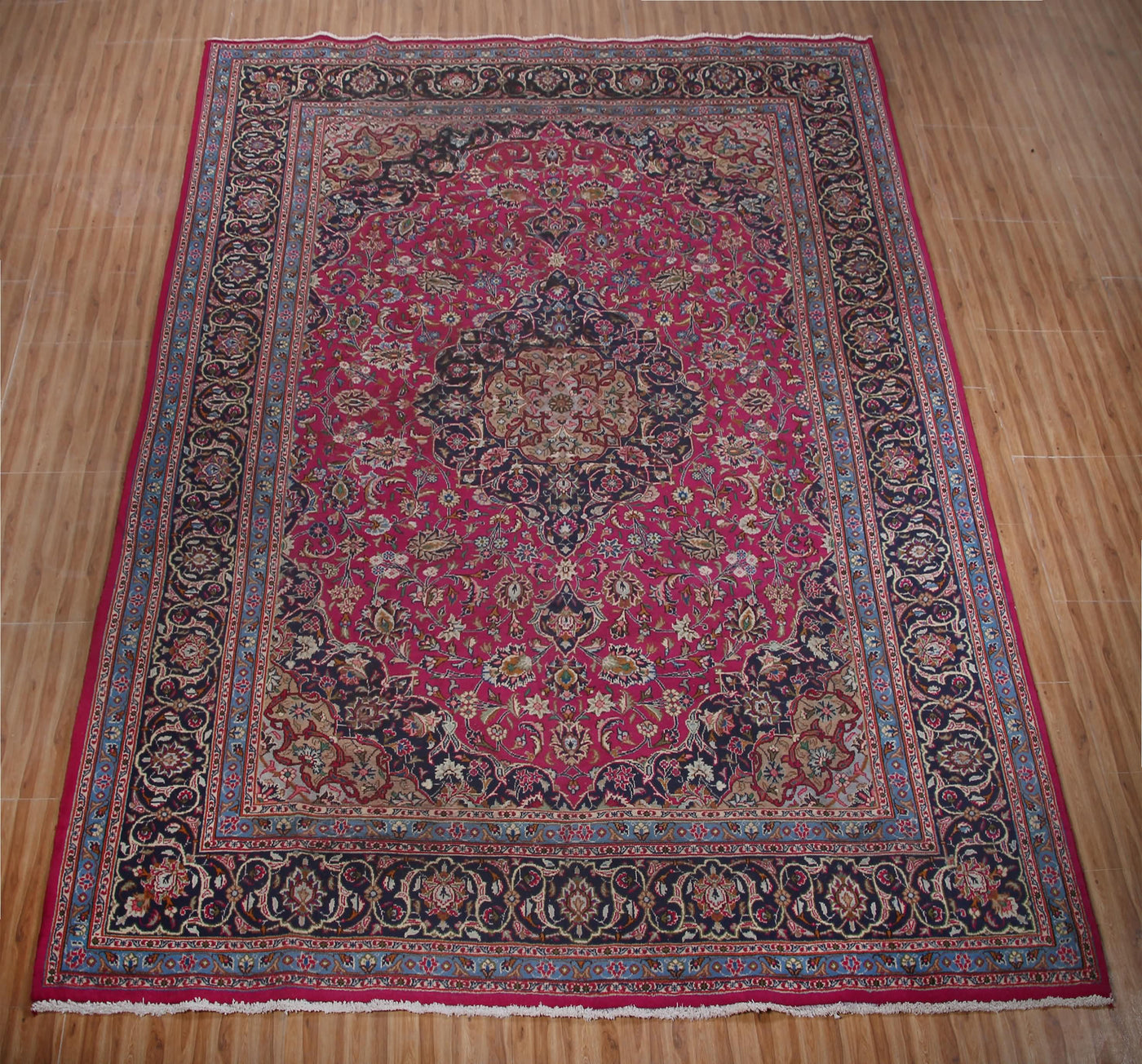 Kashmar Persian Rug, 250 x 348 cm room view