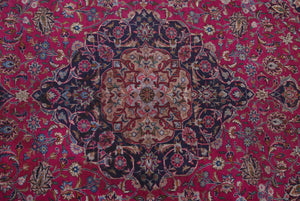 Kashmar Persian Rug, 250 x 348 cm medallion detail