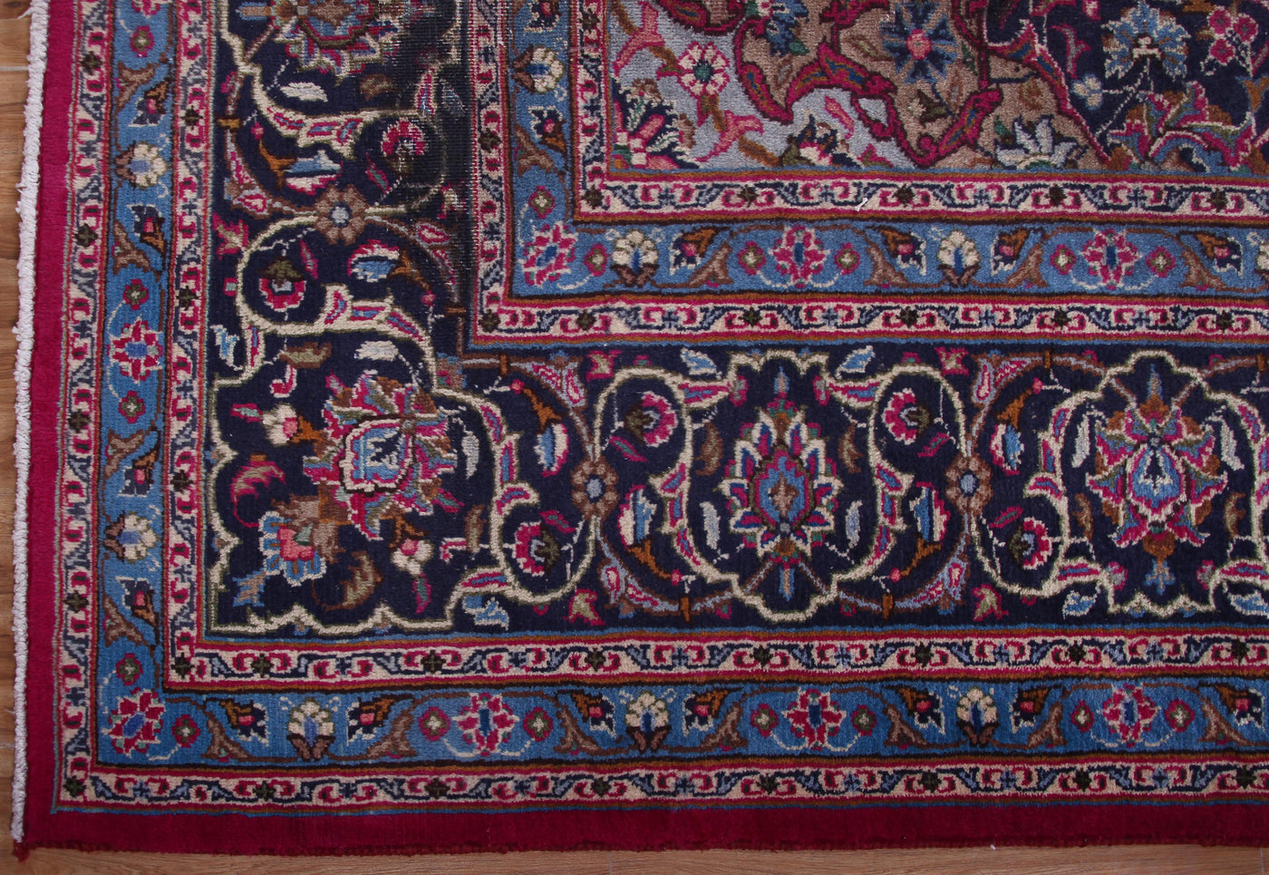 Kashmar Persian Rug, 250 x 348 cm border detail