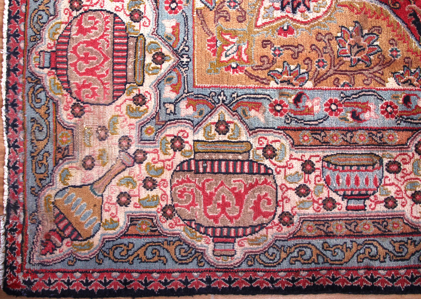 Kashmar Persian rug border and edge