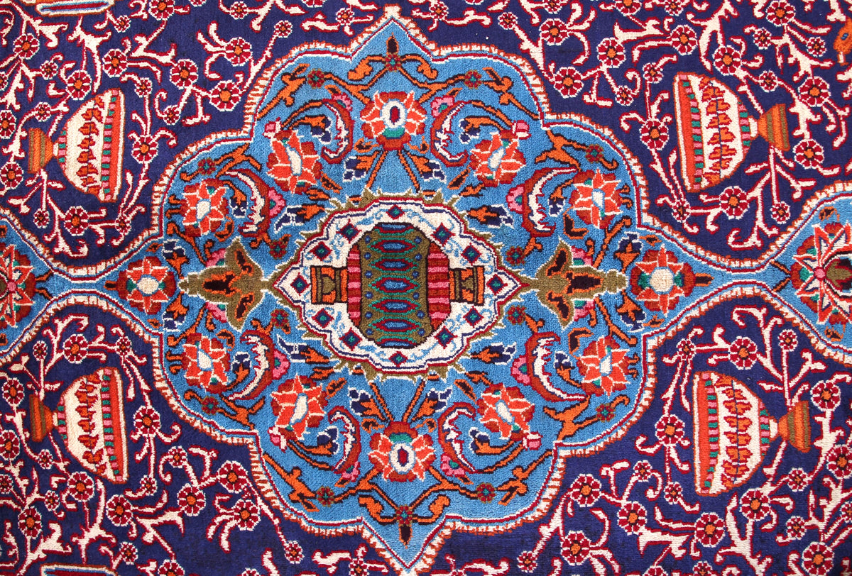 Kashmar Persian rug centre medallion, hand knotted wool detail