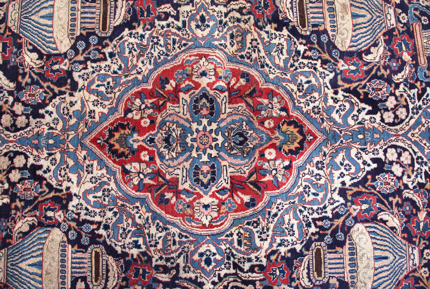 Kashmar Persian Rug, 292 x 380 cm hand knotted vintage wool medallion detail