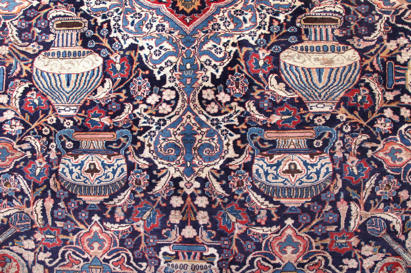 Kashmar Persian Rug, 292 x 380 cm hand knotted vintage wool floral pattern detail