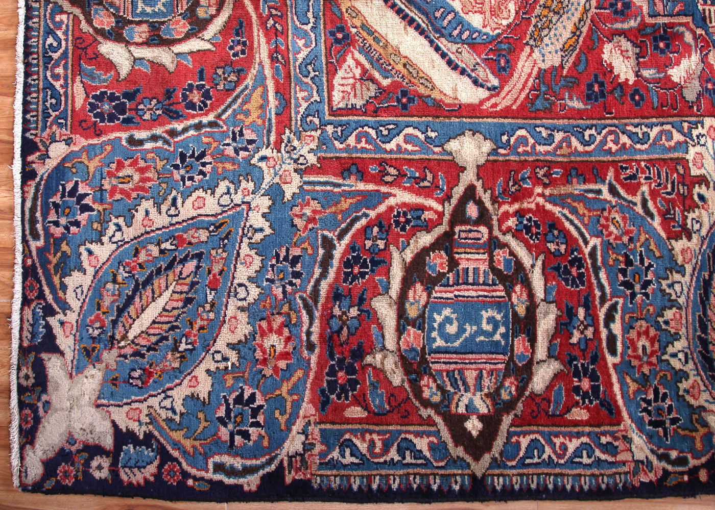 Kashmar Persian Rug, 292 x 380 cm hand knotted vintage wool border detail
