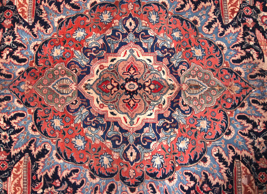 Kashmar Persian Rug, 300 x 400 cm hand knotted vintage wool medallion detail