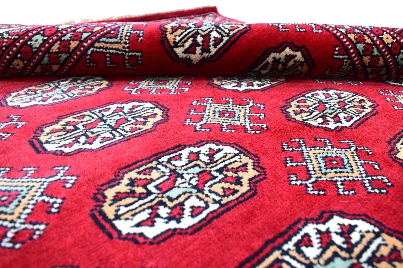 Bukhara Persian Rug – Carmine Lattice