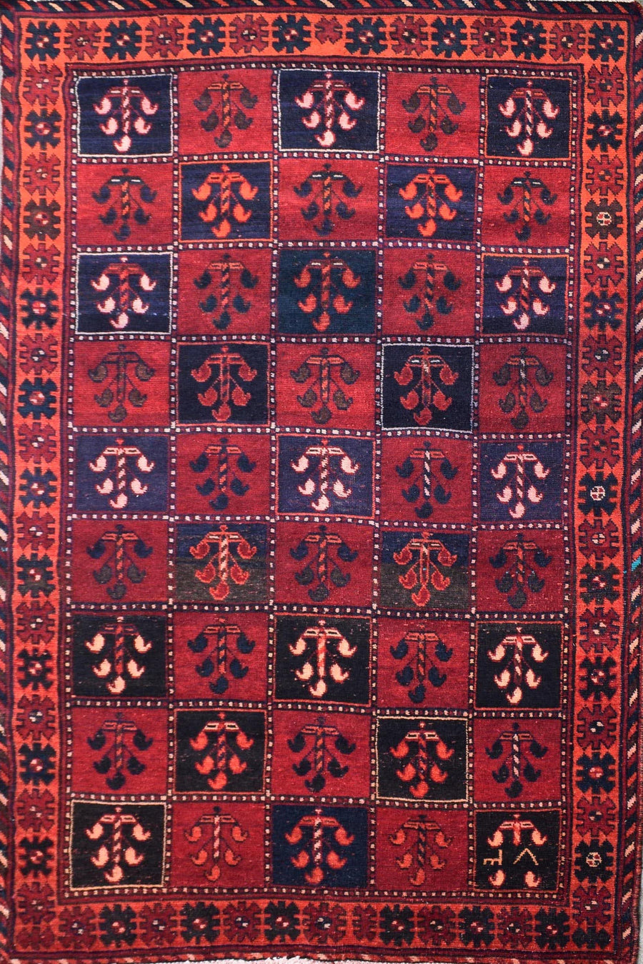 Hand knotted vintage Persian Shiraz rug 145x233 cm with traditional tribal pattern
