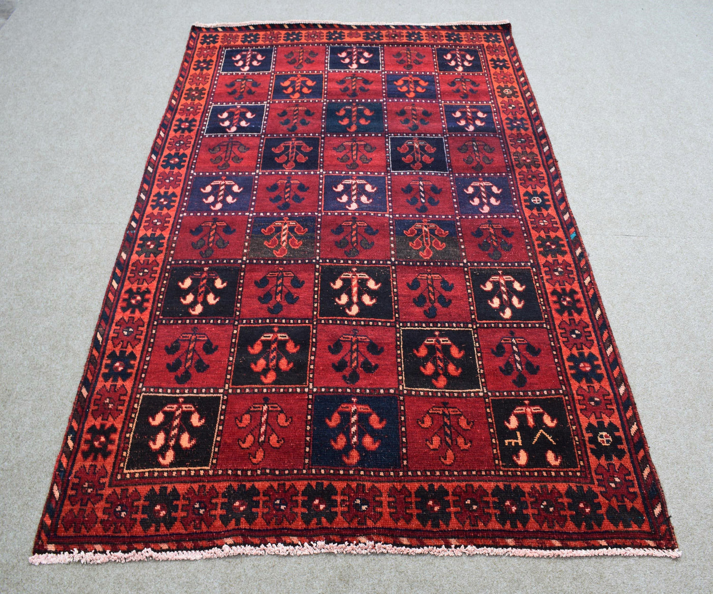 Vintage Persian Shiraz rug 145x233 cm with geometric tribal motifs in red tones
