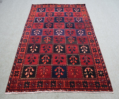 Hand Knotted Vintage Persian Shiraz Rug, 145 x 233 cm