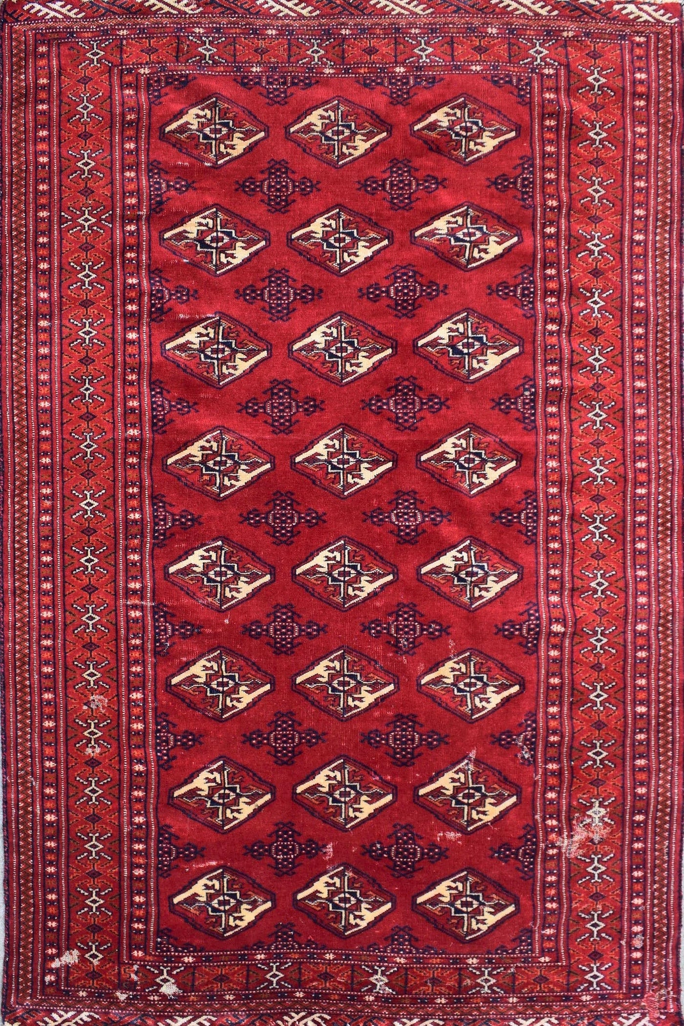 Hand knotted vintage Persian Shiraz rug 120x168 cm with traditional red tribal medallion pattern