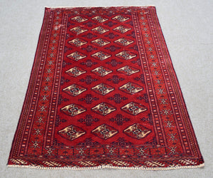 Vintage Persian Shiraz rug 120x168 cm full view showing repeating diamond tribal motifs on deep red field