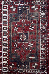 Hand knotted vintage Persian Shiraz rug 145x207 cm with traditional red tribal medallion design
