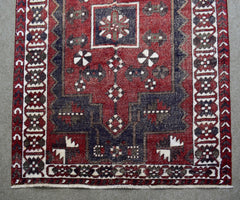Hand Knotted Vintage Persian Shiraz Rug, 145 x 207 cm