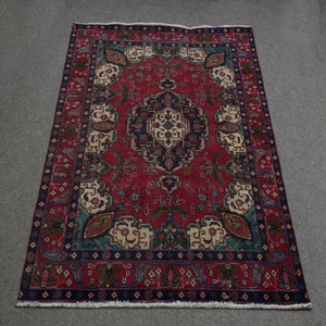 Full length view of vintage Shiraz rug 129x197 cm showing geometric medallion and detailed borders