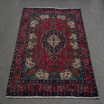 Hand Knotted Vintage Persian Shiraz Rug, 129 x 197 cm