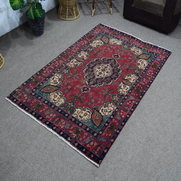 Hand Knotted Vintage Persian Shiraz Rug, 129 x 197 cm