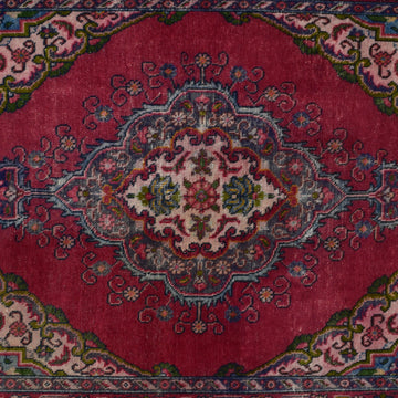 Hand Knotted Vintage Persian Shiraz Rug, 135 x 185 cm