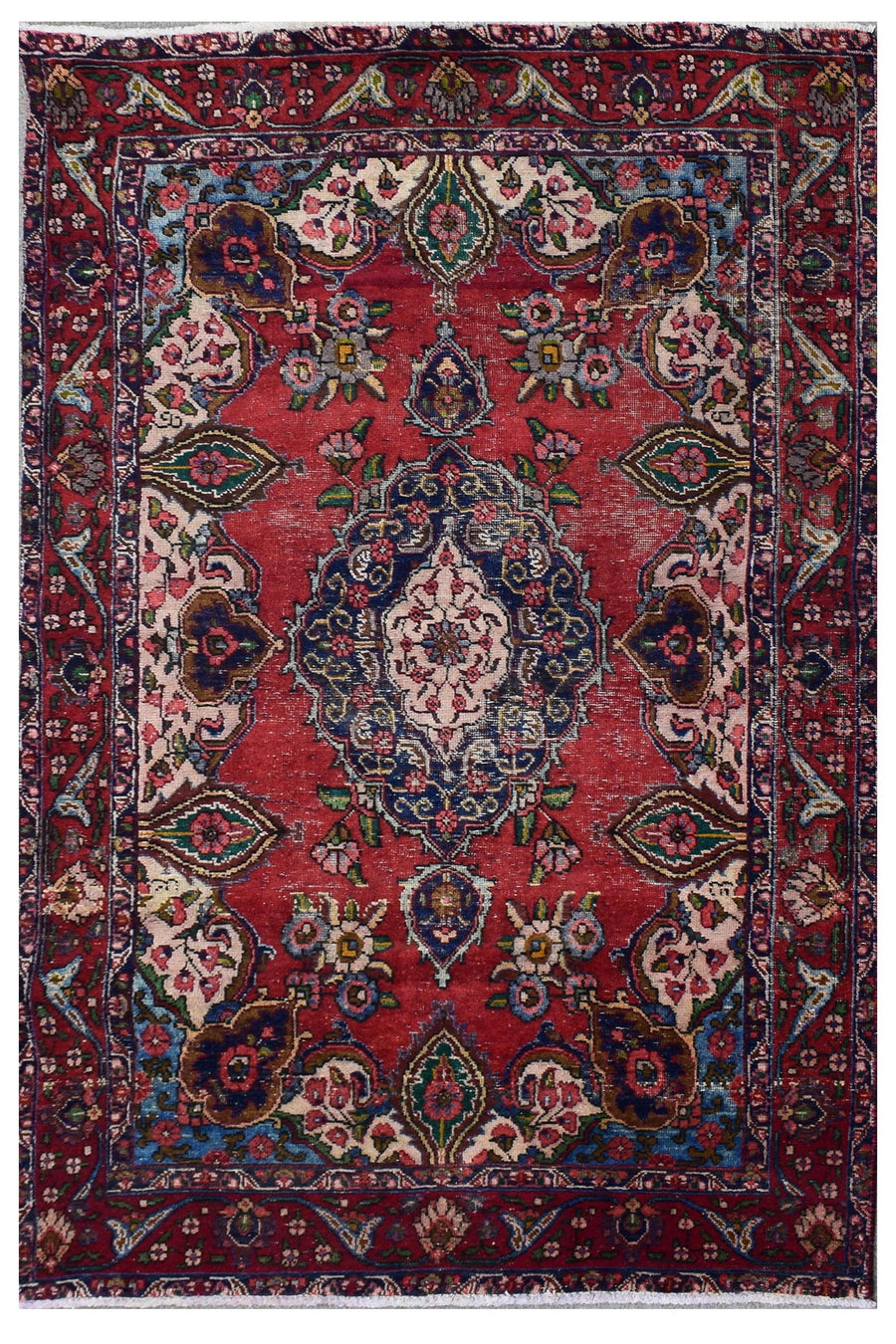 Hand knotted vintage Persian Shiraz rug 133x181 cm full view with red field and navy floral medallion