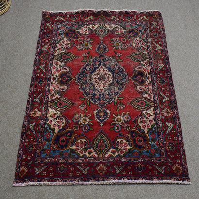 Hand Knotted Vintage Persian Shiraz Rug, 133 x 181 cm