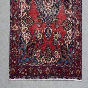Border detail of Persian Shiraz rug featuring layered guard stripes and multicolored geometric patterns