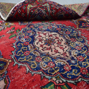 Close-up of medallion section highlighting fine floral design and crisp pattern definition