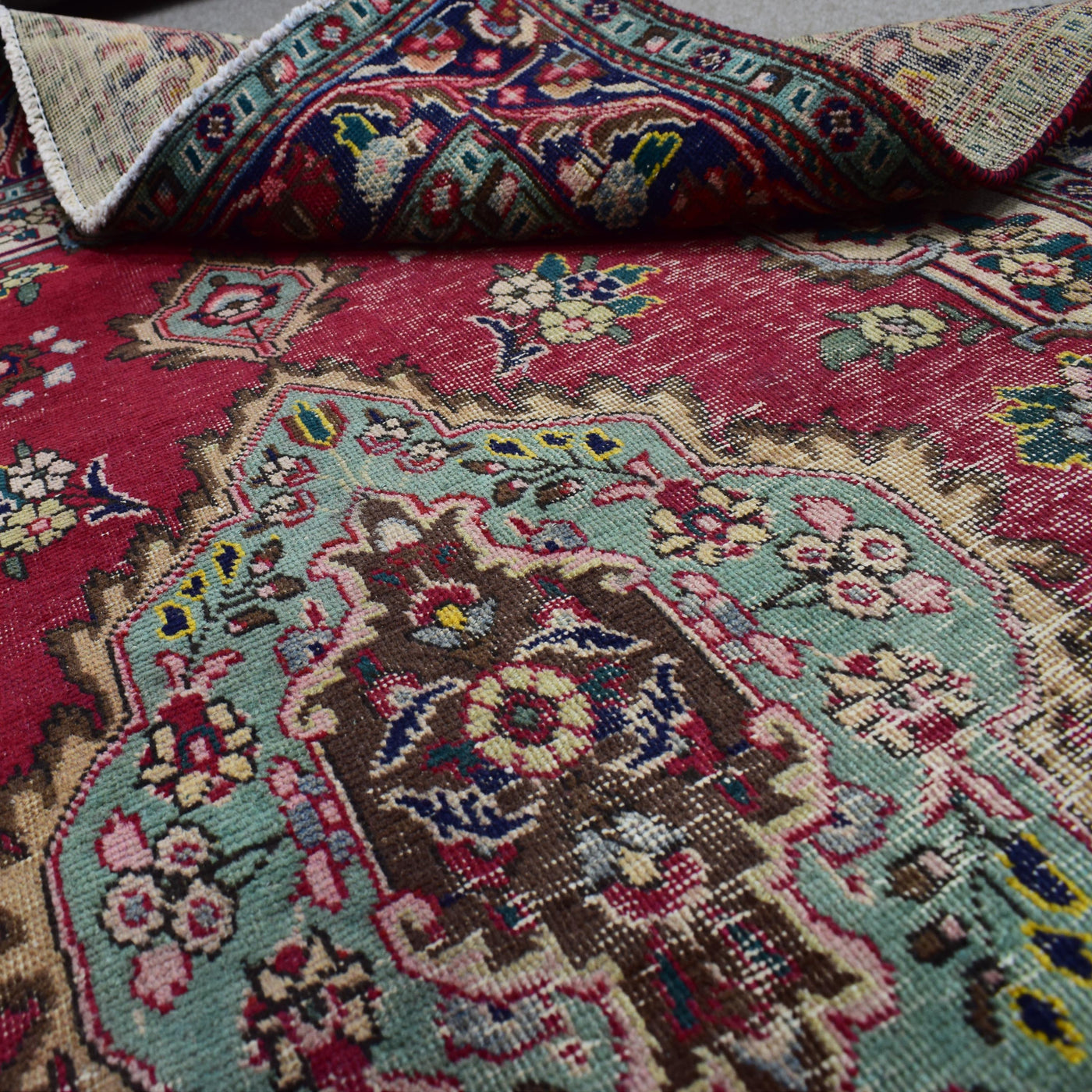 Corner close-up of Shiraz rug highlighting medallion edge and intricate floral elements