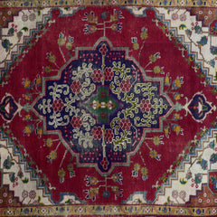 Hand Knotted Vintage Persian Shiraz Rug, 133 x 190 cm