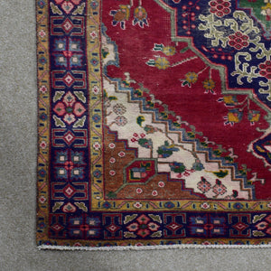 Border detail of Persian Shiraz rug featuring multicolored guard stripes and stepped geometric patterns