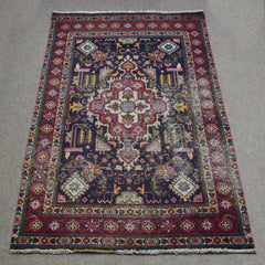 Hand Knotted Vintage Persian Shiraz Rug, 140 x 213 cm