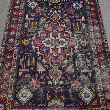 Hand Knotted Vintage Persian Shiraz Rug, 140 x 213 cm