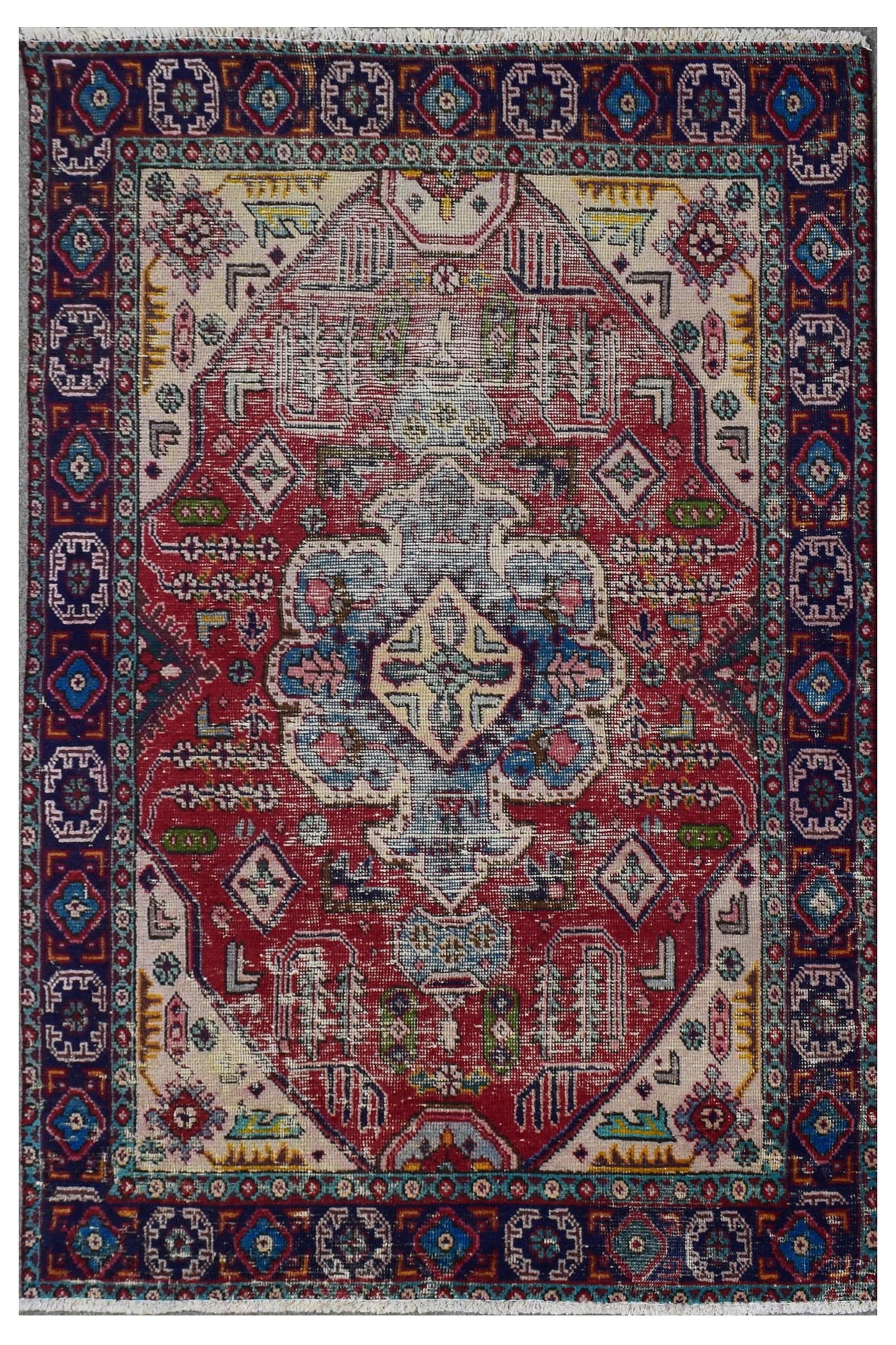 Hand knotted vintage Persian Shiraz rug 127x175 cm full view with red field and geometric ivory medallion