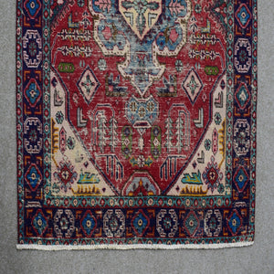 Lower section detail of Shiraz rug showing ivory corner panel and patterned border