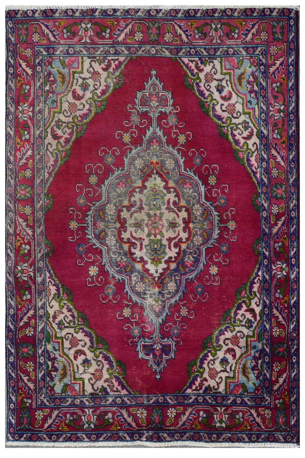Hand knotted vintage Persian Shiraz rug 137x187 cm full view with deep red field and ornate ivory medallion