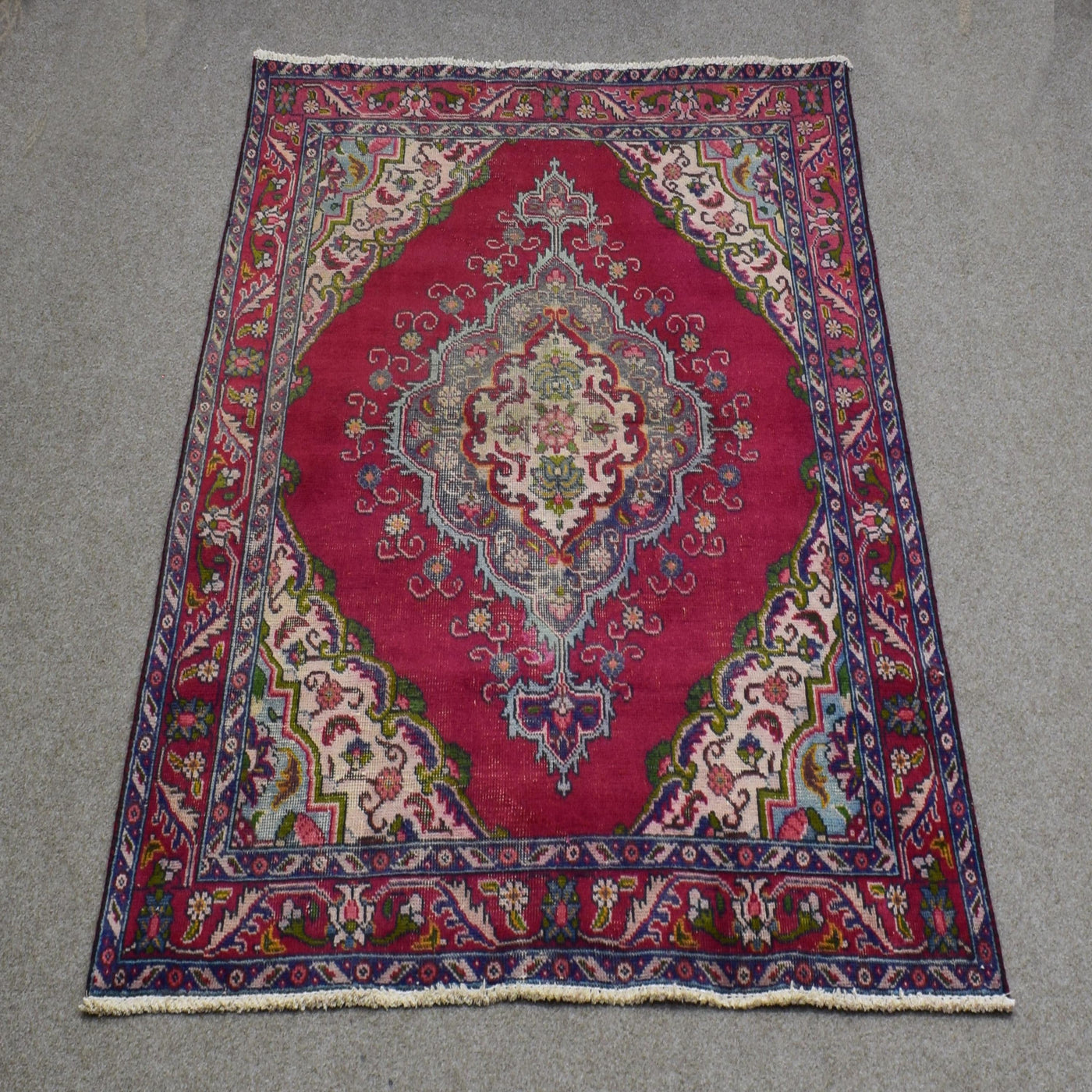 Full length view of Shiraz rug 137x187 cm showing floral central medallion and ivory corner spandrels